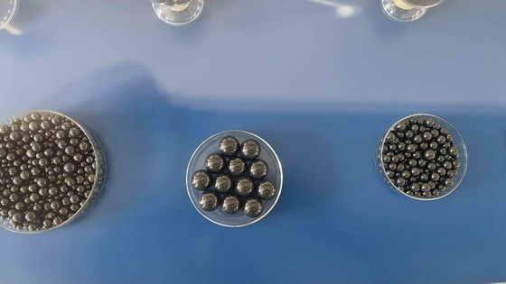 Noir / gris SI3N4 boules en céramique Matériau durable pour l'industrie