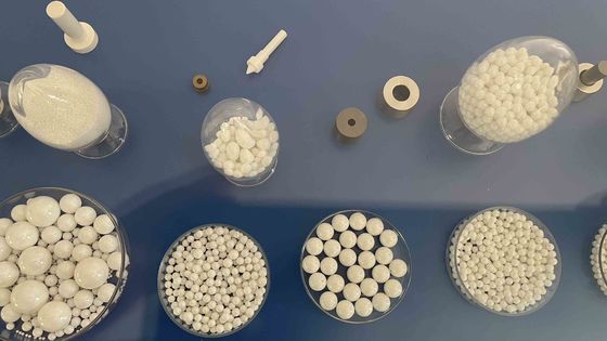 Résistance à la flexion élevée 1100-1300 Hv Barre céramique en zirconium OEM