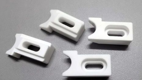 7.2 X 10-6/K Expansion thermique Al2O3 céramique 3000 MPa Résistance à la compression